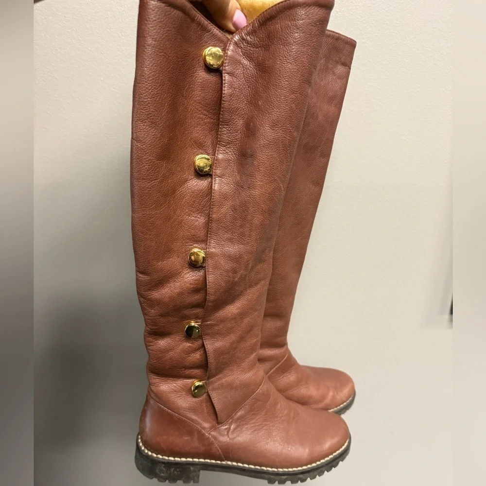 Michael Kors knee signs